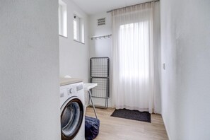 Interior - Relaxing Forest Escape for 6 (Ewijk)