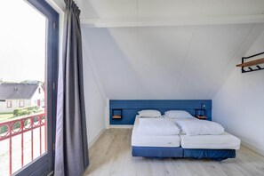 Room - Lakeside Retreat with Garden in Ewijk (Ewijk)