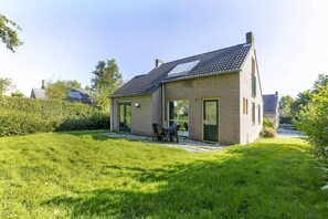 Exterior - 4-Person Forest Bungalow in Ewijk (Ewijk)