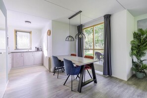 Dining - 4-Person Forest Bungalow in Ewijk (Ewijk)