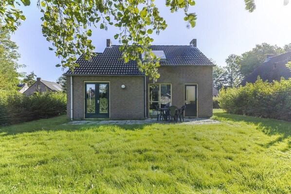 Exterior - 4-Person Forest Bungalow in Ewijk (Ewijk)