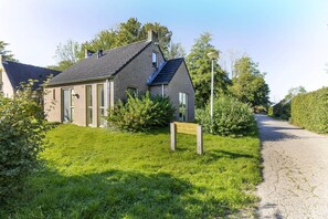 Exterior - 4-Person Forest Bungalow in Ewijk (Ewijk)