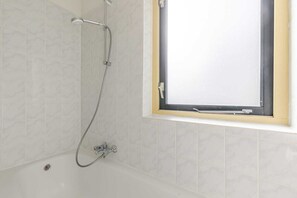 Bathroom - 4-Person Forest Bungalow in Ewijk (Ewijk)
