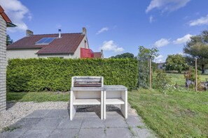 Terrace/patio - 6-Person Lakeside Sauna Bungalow (Ewijk)