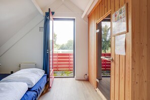 Room - 6-Person Lakeside Sauna Bungalow (Ewijk)