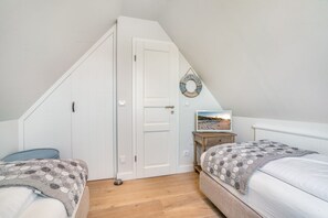 3 bedrooms, WiFi, bed sheets - Modern vacation home with 3 bedrooms with terrace, beach chair and fireplace - (Hörnum (Sylt))