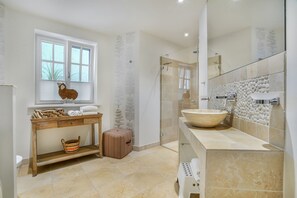Shower, hair dryer, towels - Modern vacation home with 3 bedrooms with terrace, beach chair and fireplace - (Hörnum (Sylt))