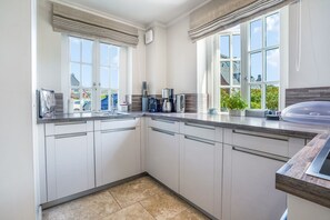 Private kitchen - Modern vacation home with 3 bedrooms with terrace, beach chair and fireplace - (Hörnum (Sylt))