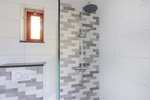 Bathroom - Lakeside Sauna Bungalow for 4 (Ewijk)