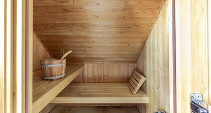 Lakeside Sauna Bungalow for 4