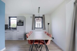 Dining - Ewijk Lakeview Cottage for 6 (Ewijk)