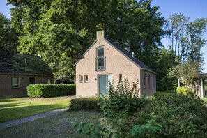 Exterior - Peaceful Woodland Bungalow for 6 (Ewijk)