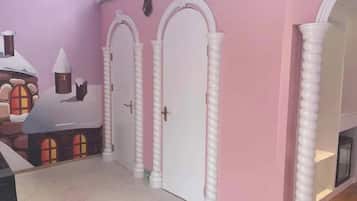 Deluxe Loft, Hill View