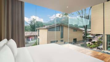 Panoramic Suite, Hill View