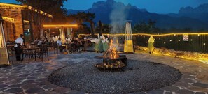 Outdoor dining - Manning Retreat (Handan)