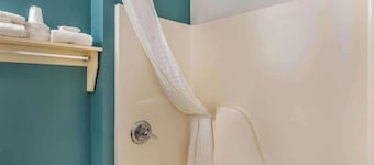 Comfy 2 Queen Beds,Nsmk Kitchen|Studio 6 Little Rock