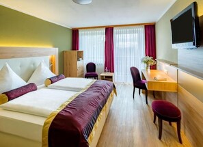 Habitación doble superior, balcón, vistas al jardín | Escritorio, wifi gratis, ropa de cama