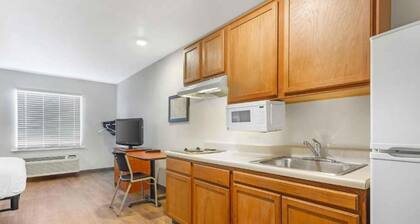 Studio 6 Fort Myers|ADA|Full Bed, Tub, Smoking|Kitchen