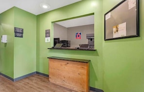 Lobby - 1 Full Bed | ADA/Tub/Smoking/Kitchen (Fort Myers FL)