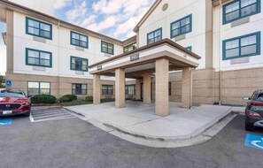 Exterior - 1 King Bed | Non-Smoking, Kitchen (Chicago)