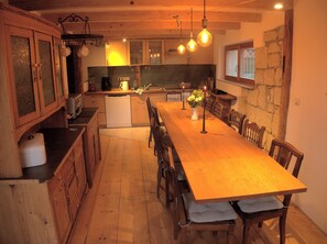 Mikrovågsugn, ugn, spishäll och diskmaskin