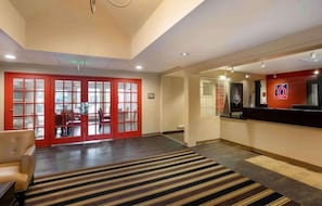 Lobby - Queen bed, RI Shower, Nsmk|Kitchen|Studio 6 Fishkill (Fishkill)