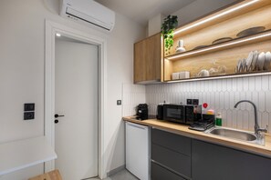 Studio, 1 Double Bed, Kitchenette, City View | Private kitchen | Mini-fridge, microwave, stovetop, espresso maker - Oraya Chic Studio with Balcony in Athens (Athens)
