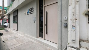 A building with a sign 'AS8' and a door with a handle. - Oraya Chic Studio with Balcony in Athens (Athens)