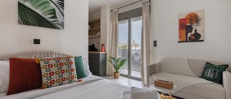 Studio, 1 lit double, coin cuisine, vue ville | Vue de la chambre