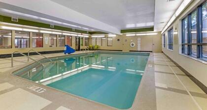 1 King Bed | Hearing Accessible, Kitchen