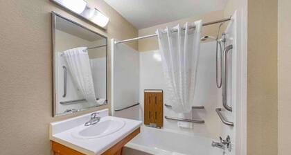 1 Full Bed | Smoking, Kitchen