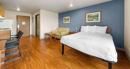 1 Full Bed | Smoking, Kitchen