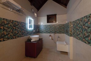 Bathroom - Alaya Stays Amara Dawn (Naina Range)