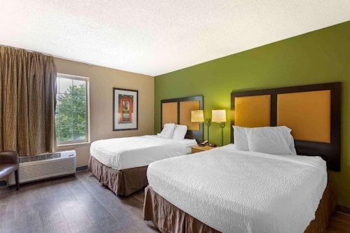 2 Queen Beds | Smoking, Kitchen
