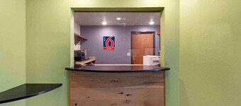 Studio 6 Birmingham Pelham|Cozy 2 Full Beds|Smoking|Kitchen