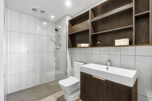 Hair dryer, towels - Bright Apartment with Pool and Gym Access (Brisbane City)