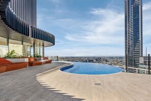 Pool - Bright Apartment with Pool and Gym Access (Brisbane City)
