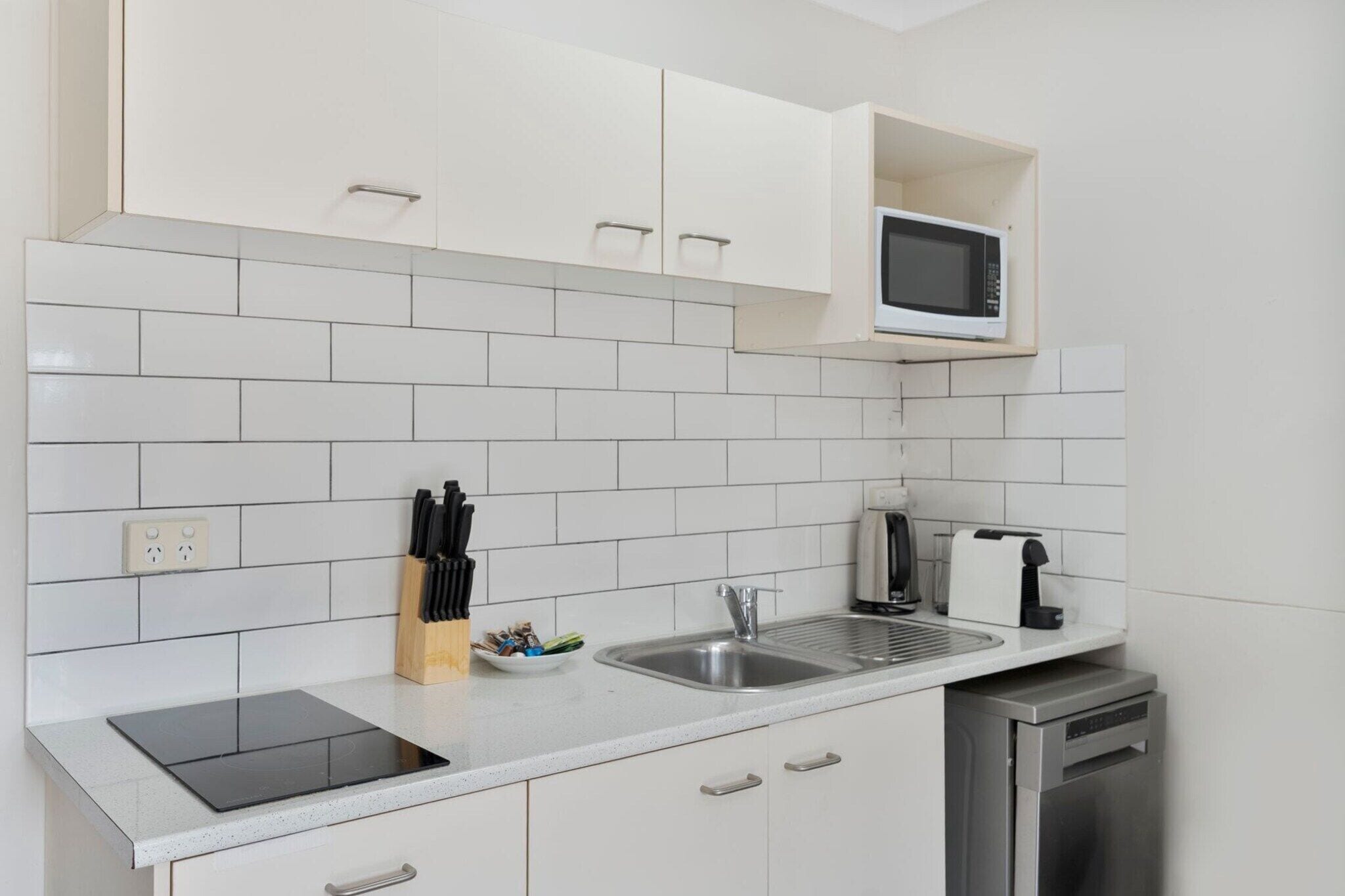 Fridge, microwave, stovetop, dishwasher
