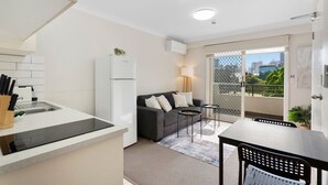 Interior - Comfortable Stay with Pool Access (South Brisbane)