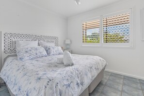 3 habitaciones, tabla de planchar con plancha, internet y ropa de cama 