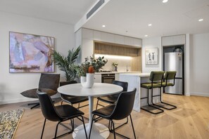 Dining - Skyline & Sea Luxe Heated Pool, Gym, Sauna, Steam (Melbourne)