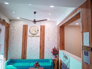 Lobby - Hotel Aadhyav Palace (Ujjain)