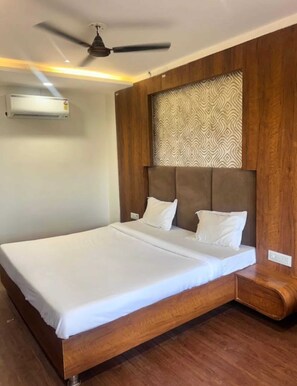 Deluxe Room - Hotel Aadhyav Palace (Ujjain)
