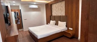 Hotel Aadhyav Palace