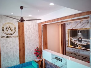 Lobby - Hotel Aadhyav Palace (Ujjain)