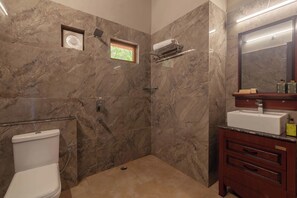 Bathroom - Alaya Stays Amara Twilight (Naina Range)