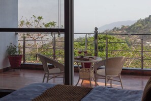 Iron/ironing board, free WiFi - Alaya Stays Amara Twilight (Naina Range)