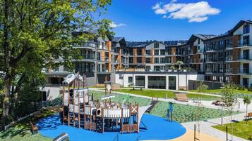 Children’s play area – outdoor