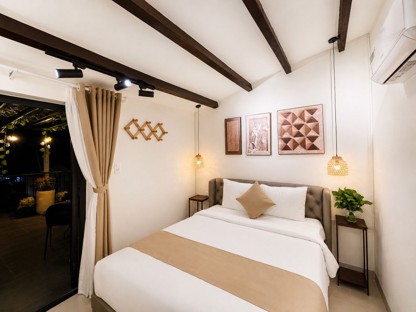 Comfort Double Room, City View | Minibar, free WiFi, bed sheets