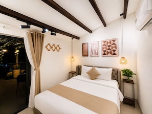Phòng đôi tiện nghi đơn giản, quang cảnh thành phố | Minibar, truy cập Internet không dây miễn phí, bộ trải giường 